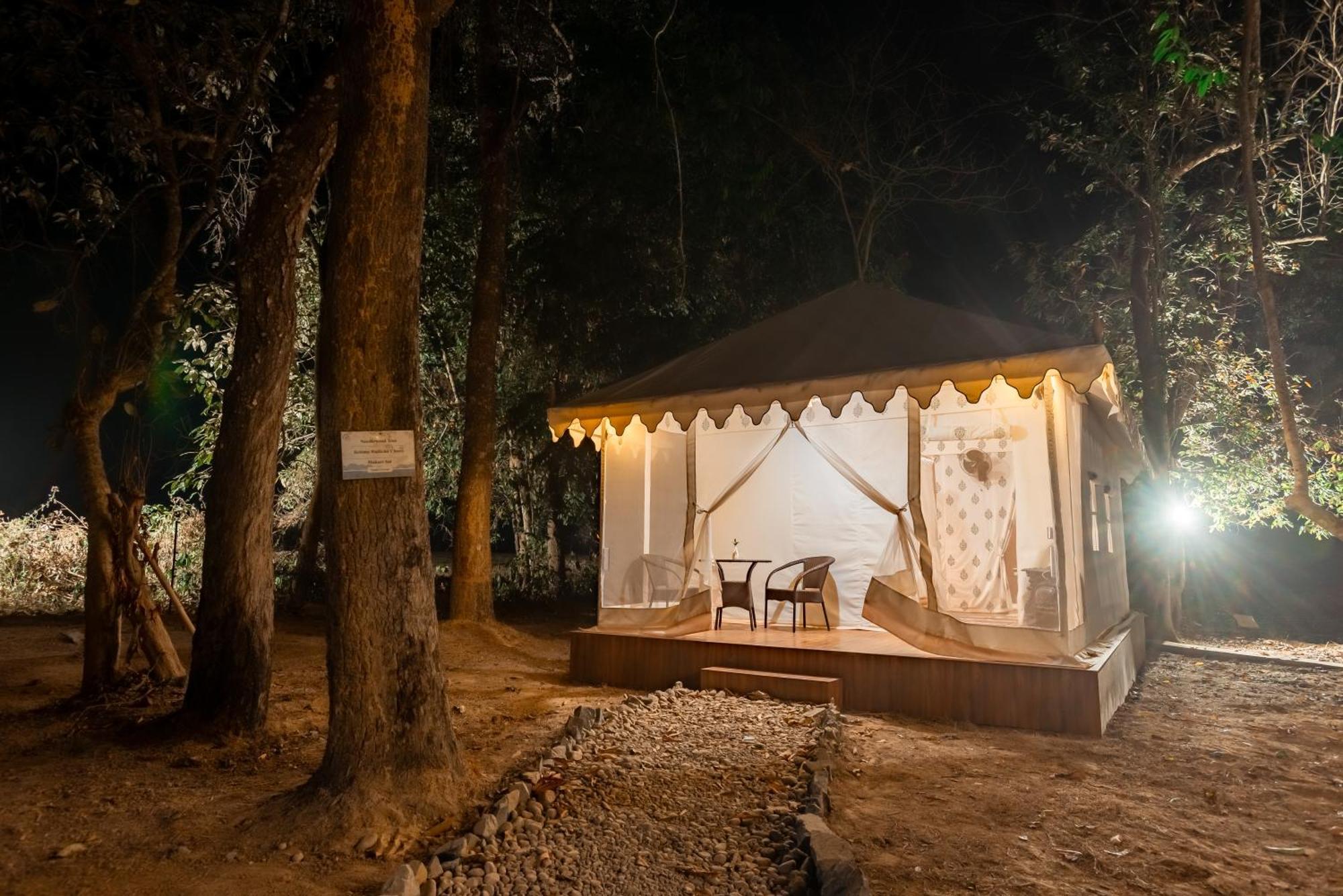 Vaani Greens Wildlife Resort, Kaziranga Kuthari Camera foto